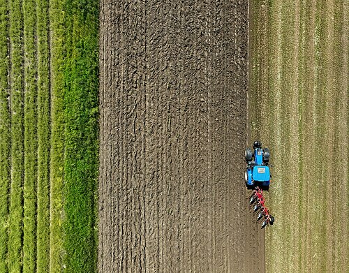 Tractor New Holland T6.165 plowing (Zadobrova, Ljubljana)
