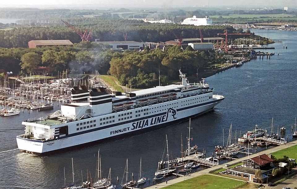 File:Finnjet IMO 7359632 F Travemünde 1987.jpg